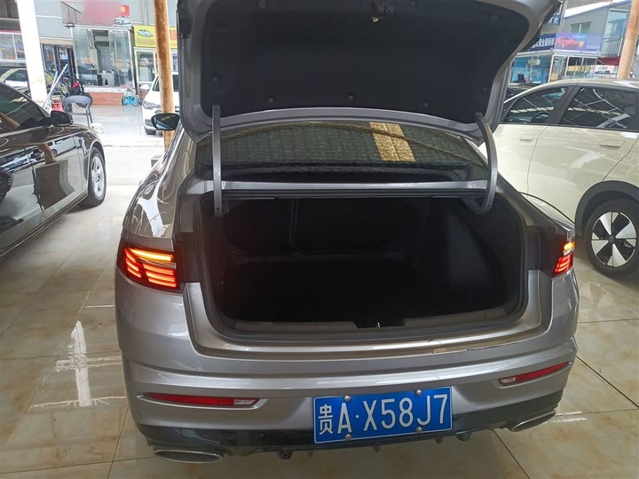 Фото 19 - Geely Preface