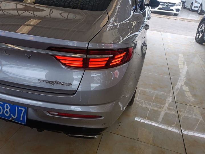 Фото 8 - Geely Preface