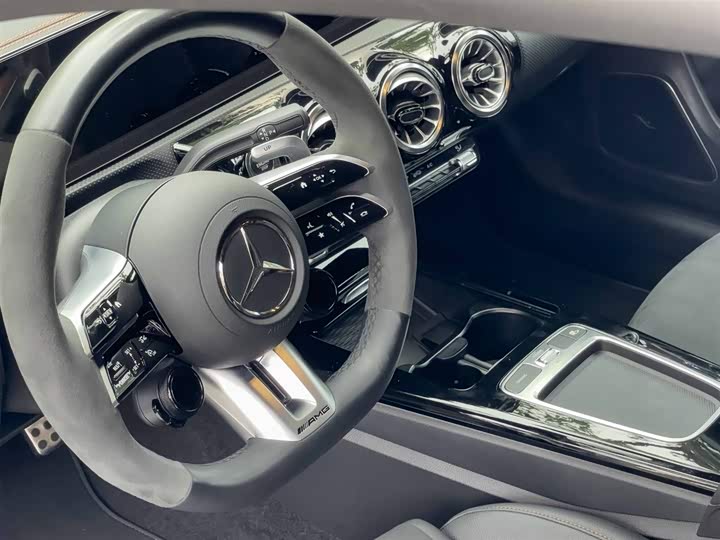 Фото 11 - Mercedes-Benz CLA-Class AMG