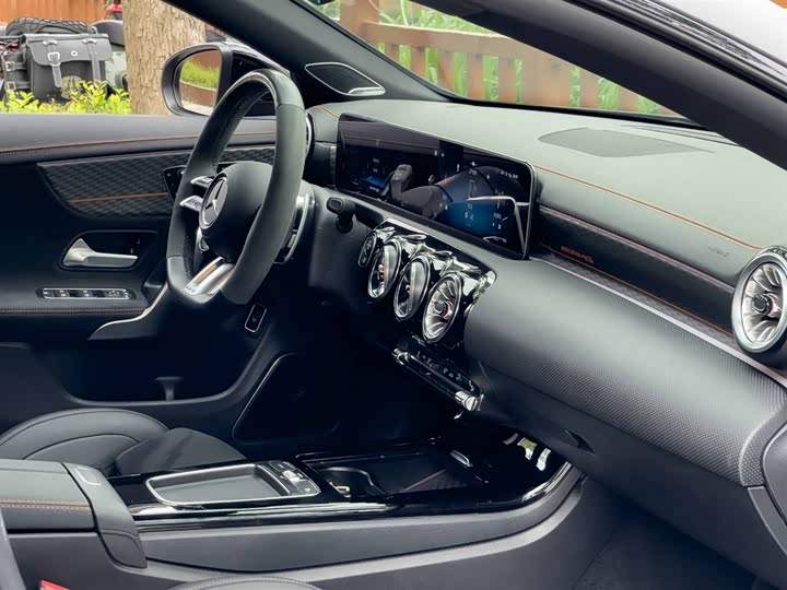 Фото 13 - Mercedes-Benz CLA-Class AMG