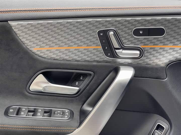 Фото 14 - Mercedes-Benz CLA-Class AMG