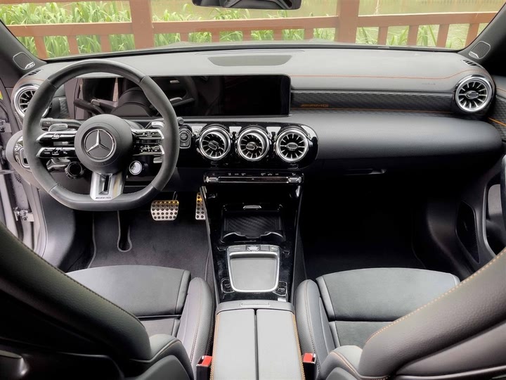 Фото 16 - Mercedes-Benz CLA-Class AMG