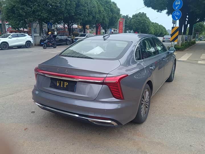 Фото 13 - Hongqi H5