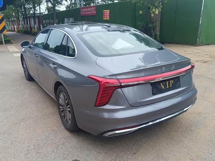 Фото 15 - Hongqi H5