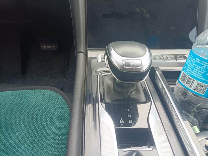 Фото 8 - Hongqi H5