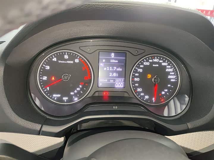 Фото 12 - Audi Q2L