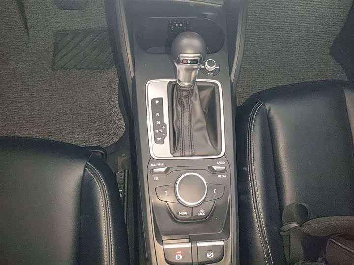 Фото 14 - Audi Q2L