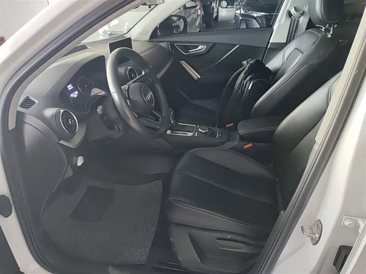 Фото 15 - Audi Q2L