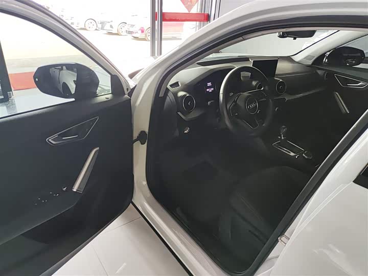 Фото 16 - Audi Q2L