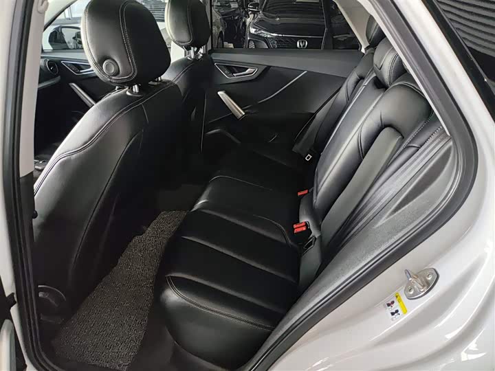 Фото 17 - Audi Q2L