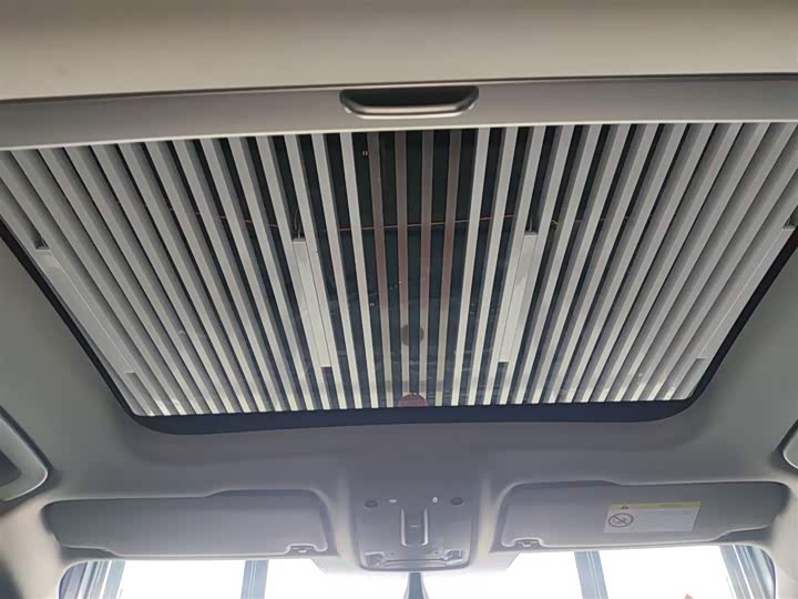 Фото 18 - Audi Q2L