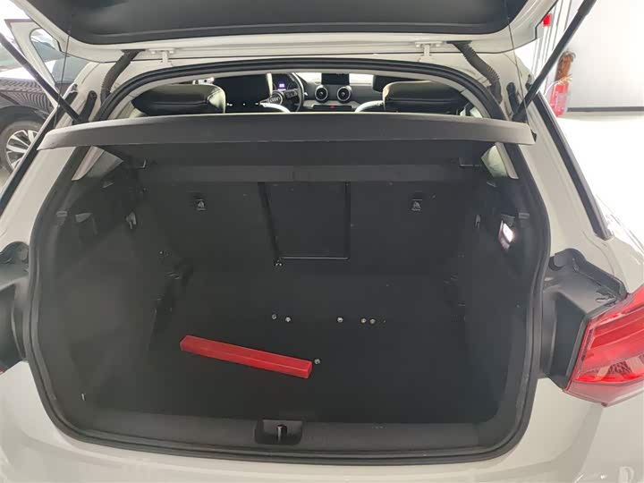 Фото 19 - Audi Q2L