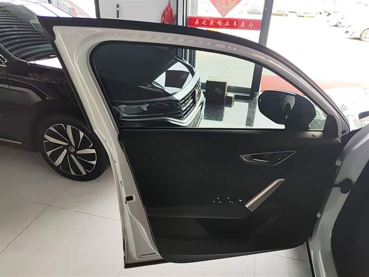 Фото 28 - Audi Q2L