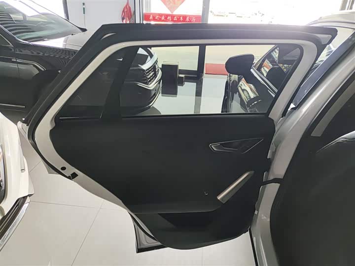 Фото 29 - Audi Q2L