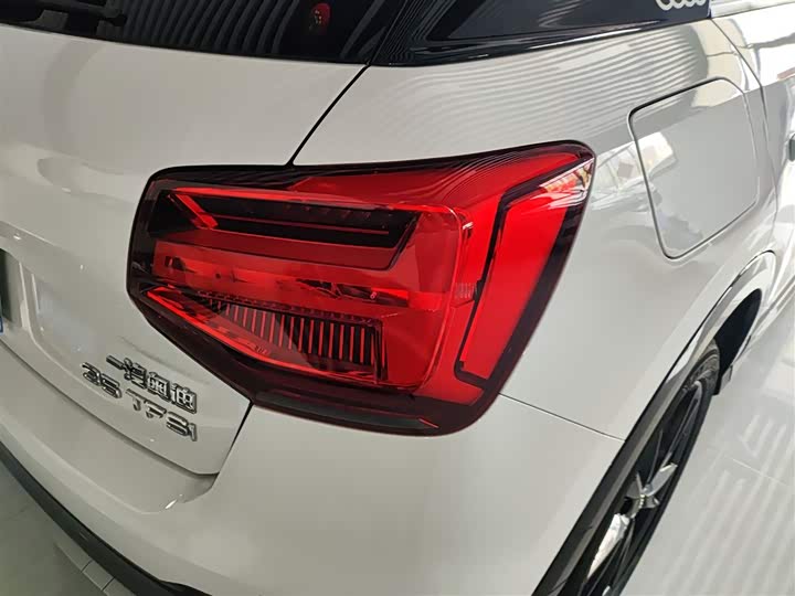 Фото 8 - Audi Q2L