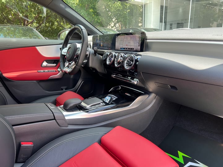 Фото 10 - Mercedes-Benz A-Class AMG