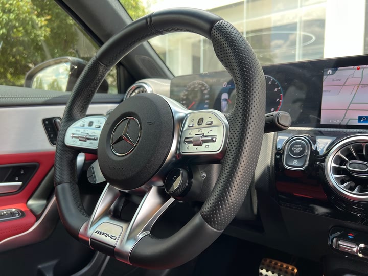 Фото 12 - Mercedes-Benz A-Class AMG