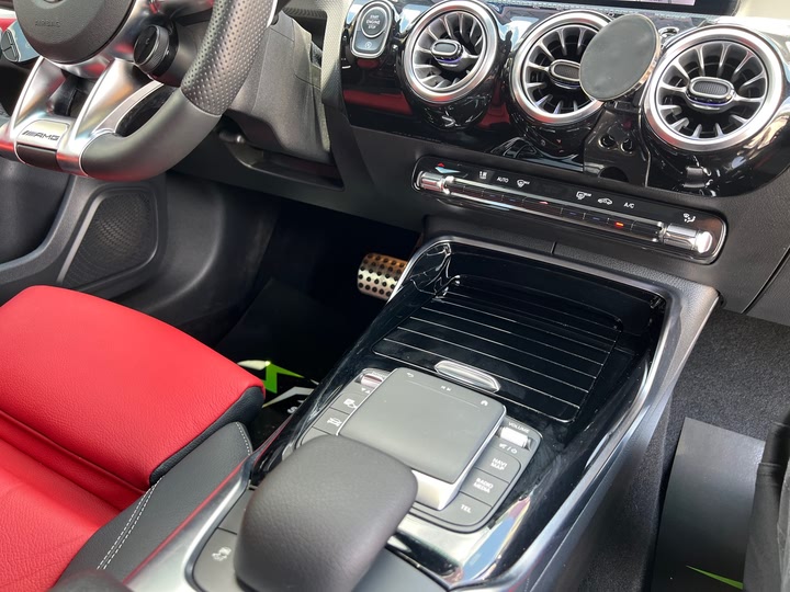 Фото 13 - Mercedes-Benz A-Class AMG