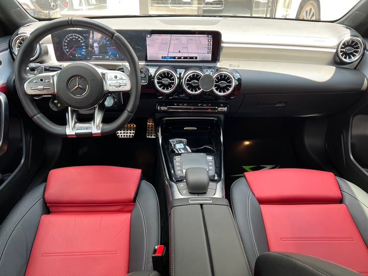 Фото 9 - Mercedes-Benz A-Class AMG