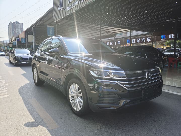 Фото 3 - Volkswagen Touareg