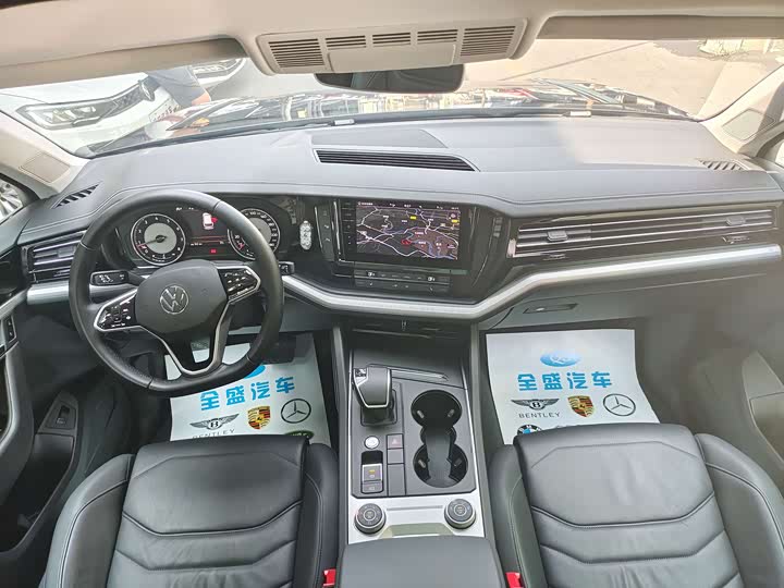 Фото 4 - Volkswagen Touareg