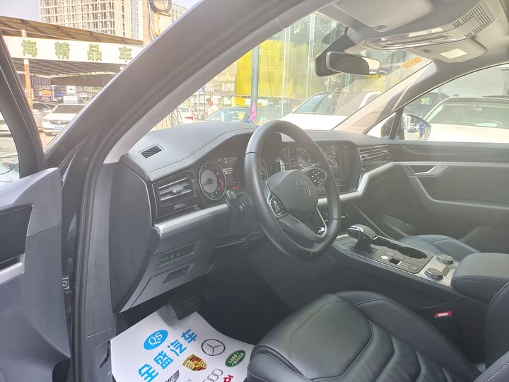 Фото 5 - Volkswagen Touareg