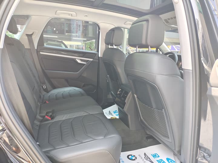 Фото 7 - Volkswagen Touareg