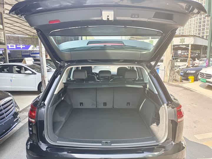 Фото 8 - Volkswagen Touareg