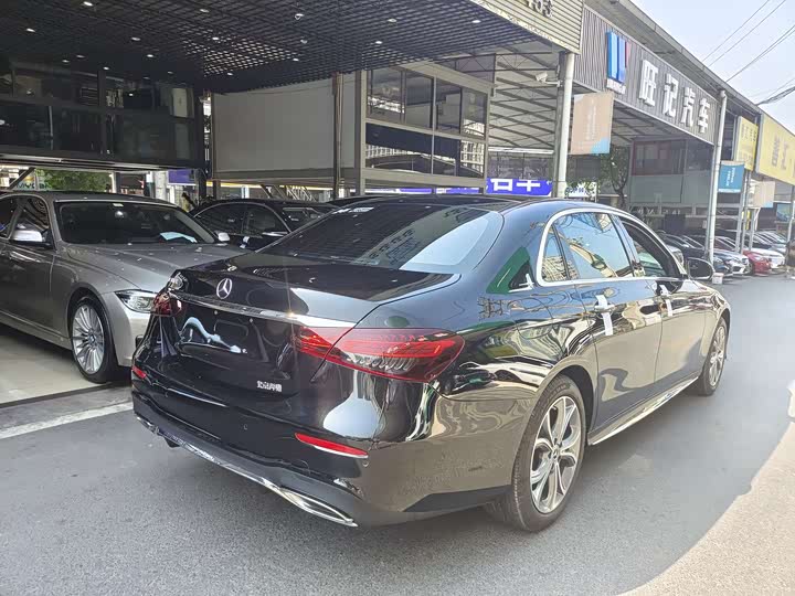 Фото 10 - Mercedes-Benz E-Class