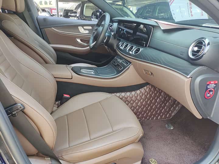 Фото 4 - Mercedes-Benz E-Class