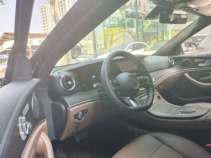 Фото 7 - Mercedes-Benz E-Class