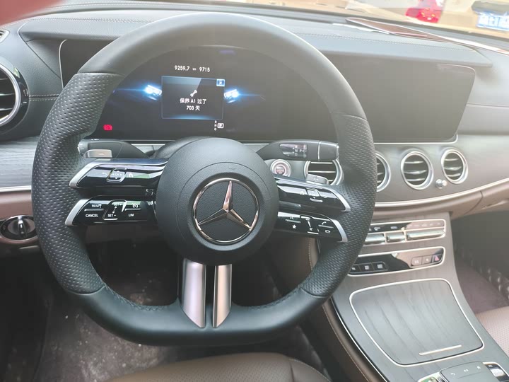 Фото 8 - Mercedes-Benz E-Class