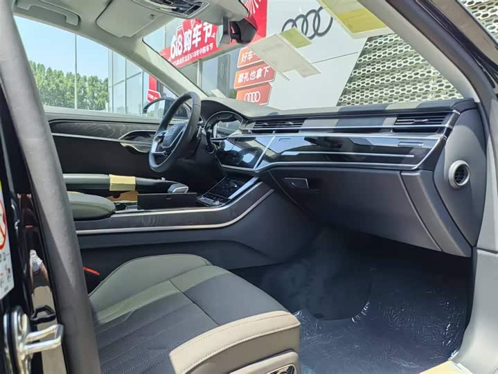 Фото 10 - Audi A8