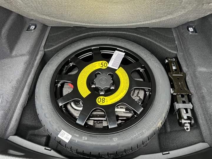 Фото 7 - Audi A8