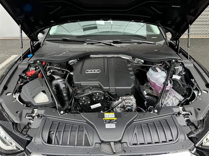 Фото 9 - Audi A8