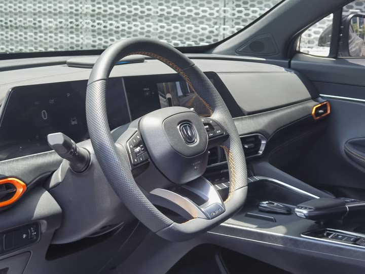 Фото 13 - Changan UNI-T