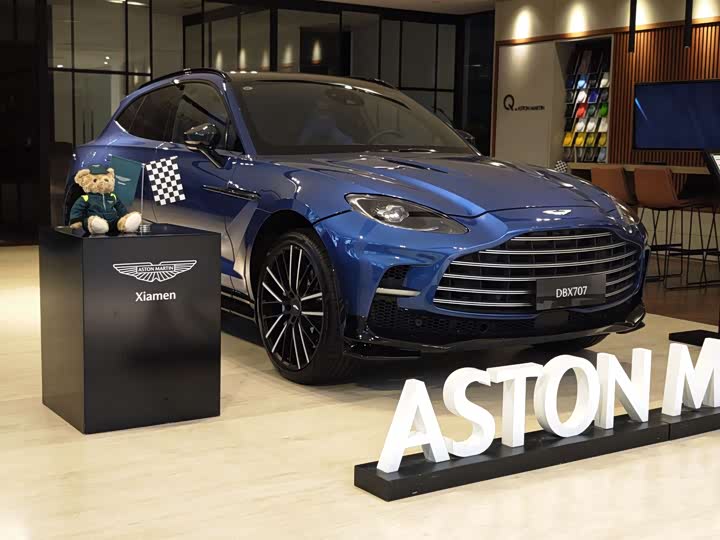 Фото 2 - Aston Martin DBX