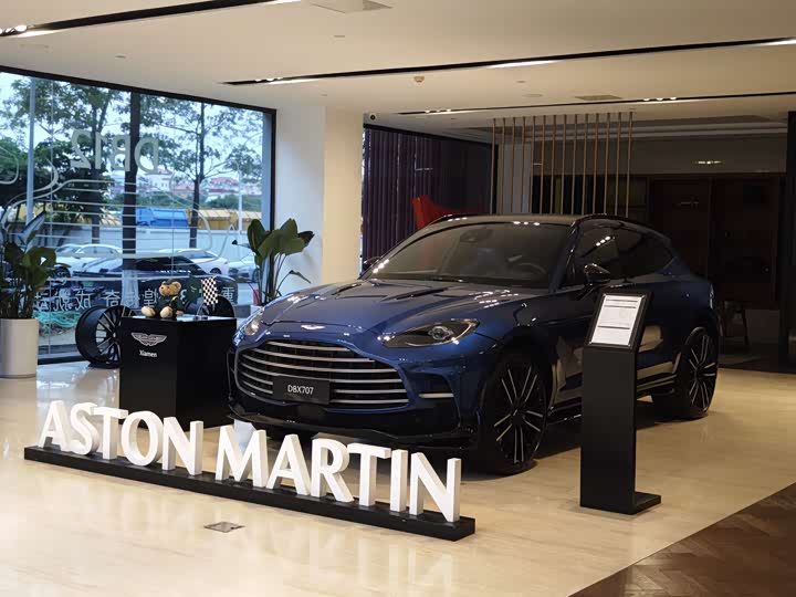 Фото 3 - Aston Martin DBX