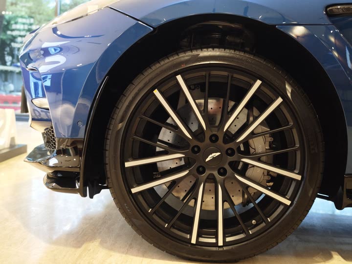 Фото 7 - Aston Martin DBX