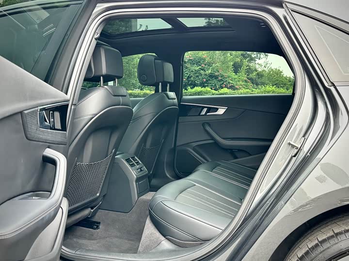 Фото 10 - Audi A4L