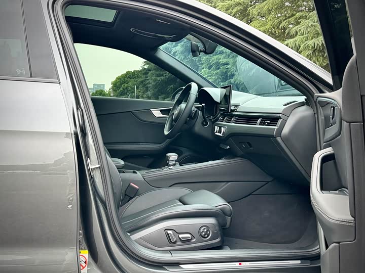 Фото 11 - Audi A4L