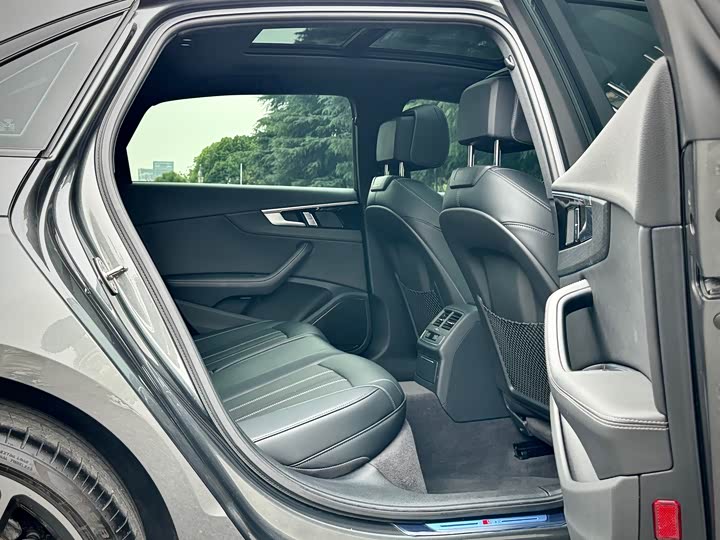 Фото 12 - Audi A4L