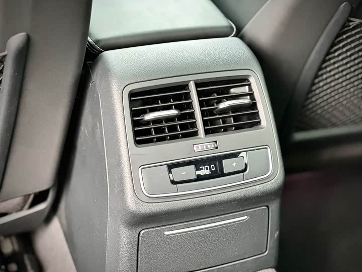 Фото 13 - Audi A4L