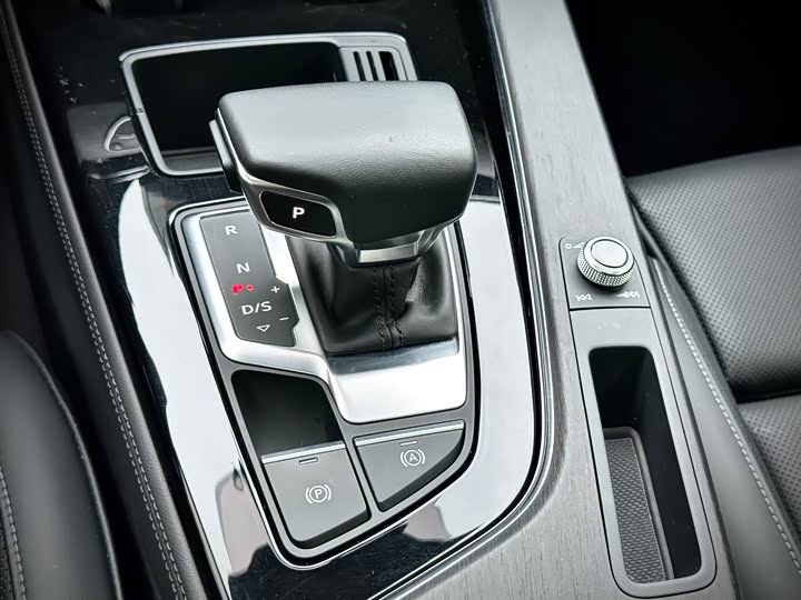 Фото 17 - Audi A4L