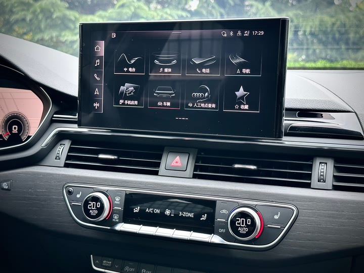 Фото 18 - Audi A4L