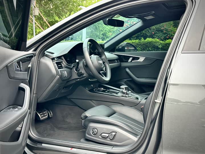 Фото 9 - Audi A4L