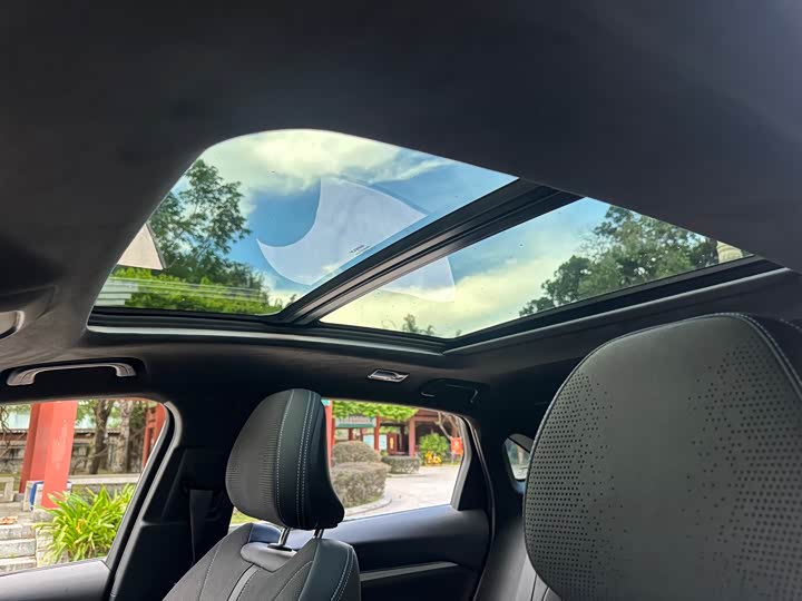 Photo 12 - Geely Preface