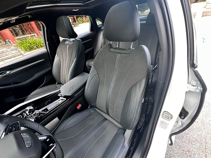 Photo 13 - Geely Preface