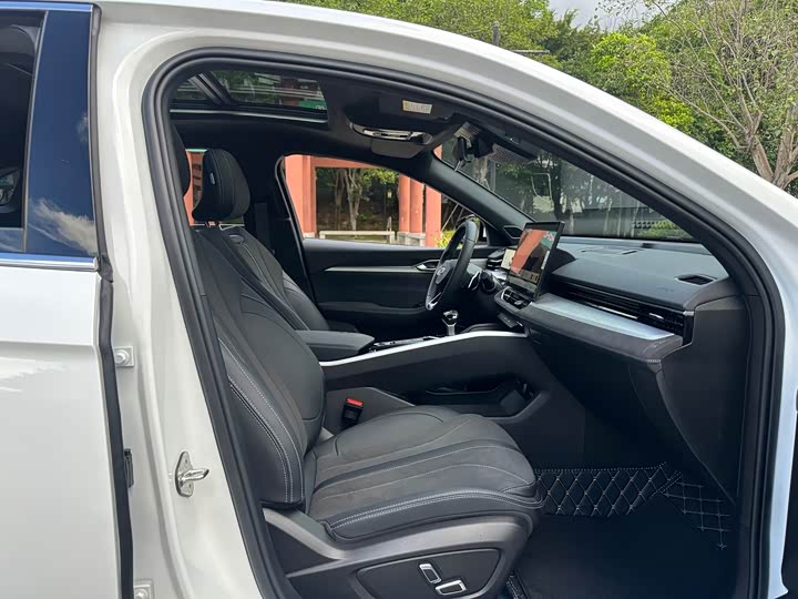 Photo 18 - Geely Preface