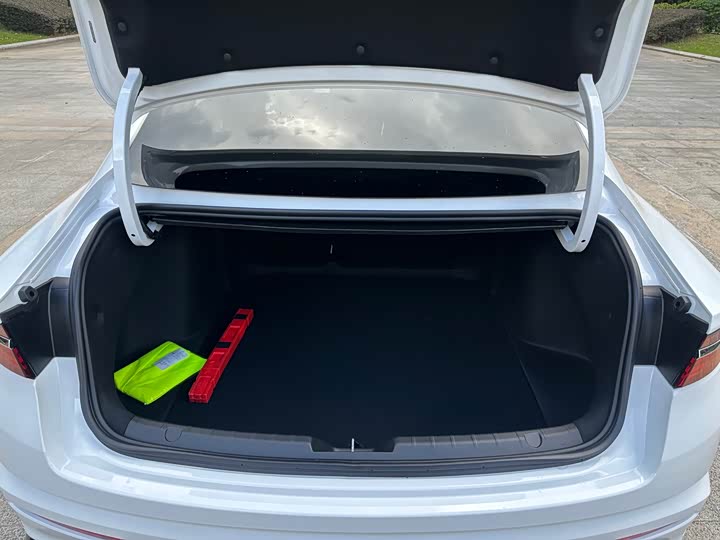 Photo 20 - Geely Preface